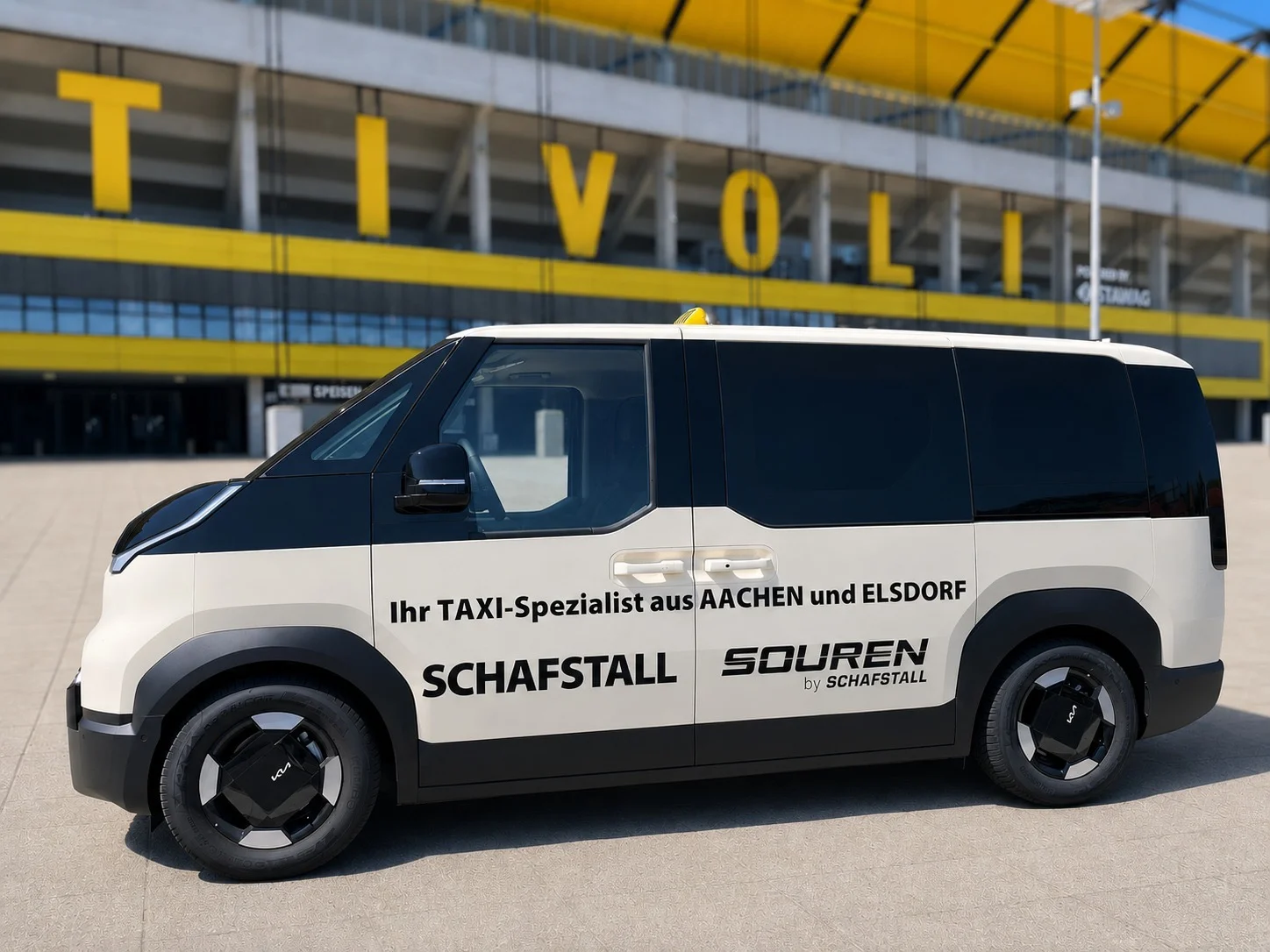 Kia PV5 Taxi von Schafstall vor dem Tivoli Aachen